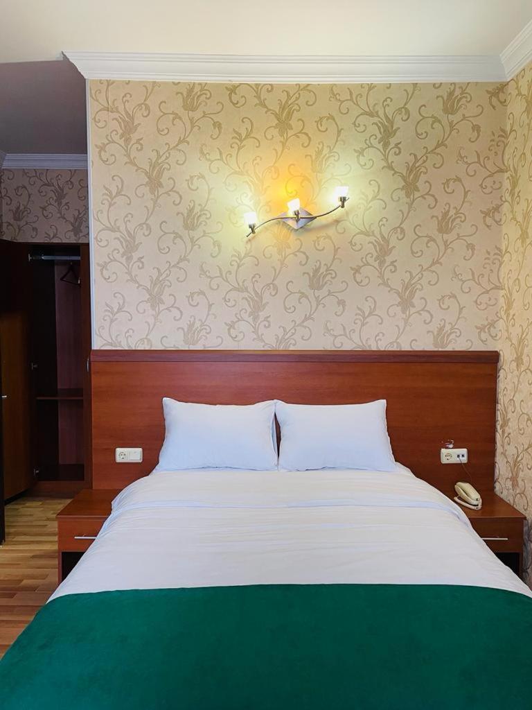 Aura Boutique Hotel Μπατούμι Δωμάτιο φωτογραφία
